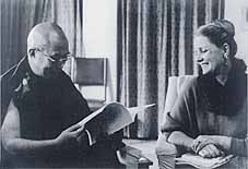 Louwrien Wijers (right) with the 14th Dalai Lama of Tibet, 1981