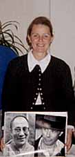 Louwrien Wijers holding one of her books, 1989.